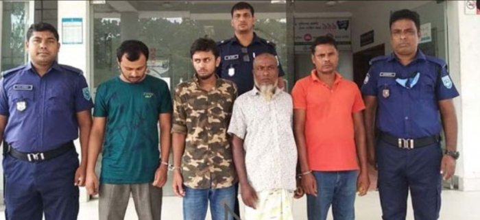 পলাশবাড়ীতে সাজাপ্রাপ্ত আসামীসহ গ্রেফতার ৪ পলাশবাড়ীতে সাজাপ্রাপ্ত আসামীসহ গ্রেফতার ৪